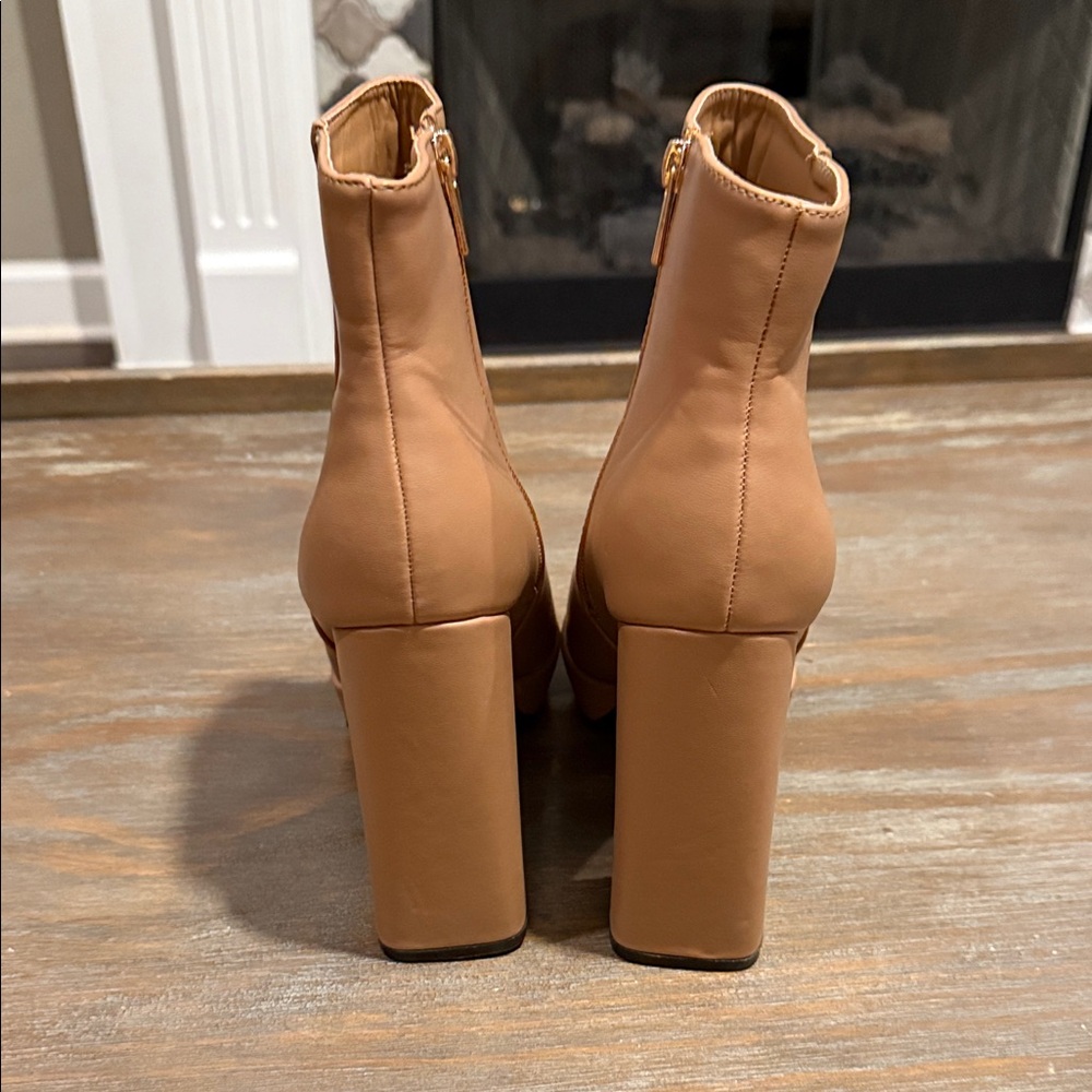 Journee Collection Marnnie Platform Ankle Bootie Tan Size 9.5 Block Heel NWOB - Picture 8 of 12